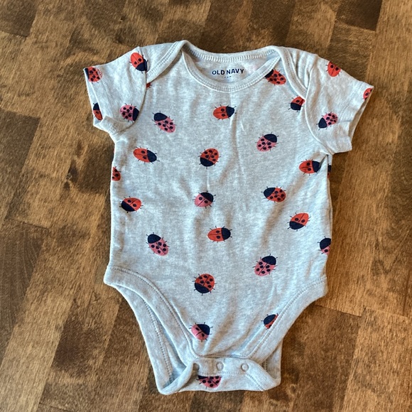 NEW Old Navy Baby Hearts & Lady Bug Onesie bundle 3-6 Months - Picture 10 of 15